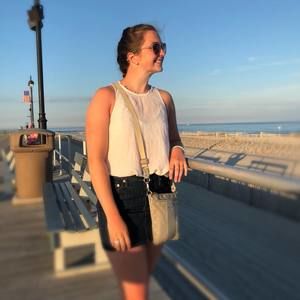 Meet your Posher, Chloe